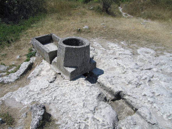 Чуфут Кале водосборный колодец
